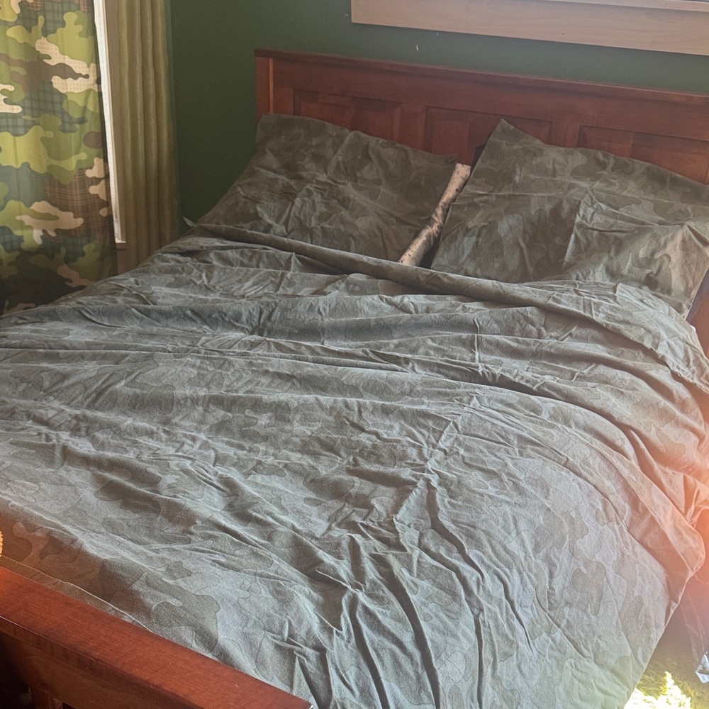 Pottery Barn Distressed Camo Duvet Cover, Full/Queen, Moss Green